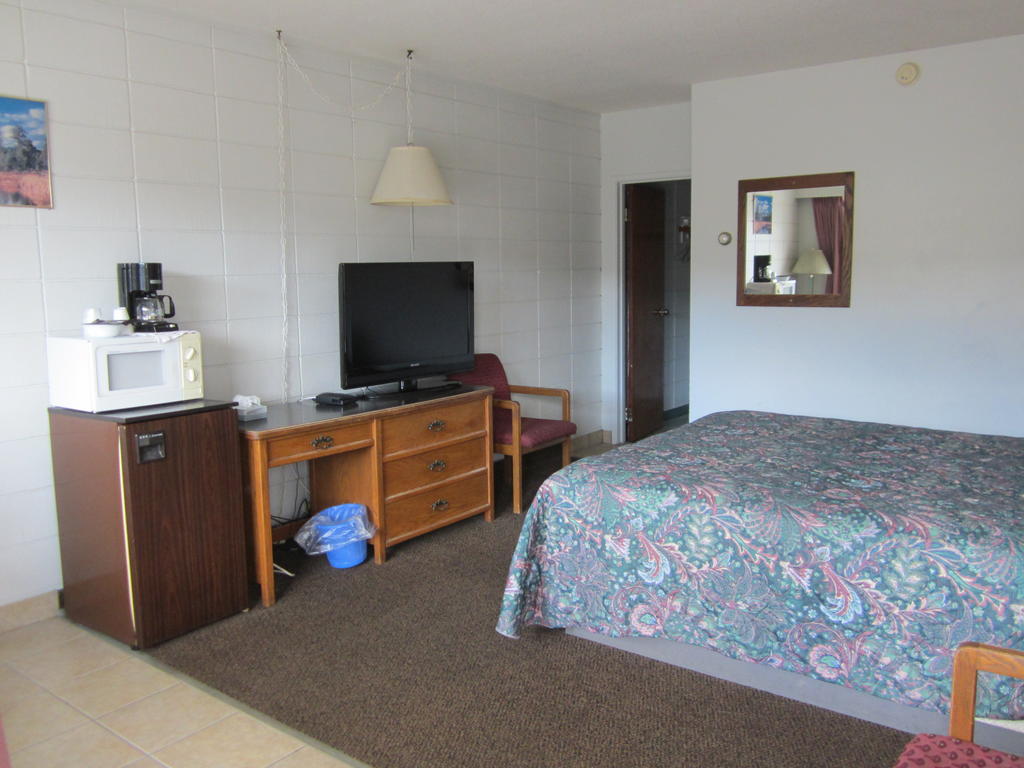 Camelot Court Motel Prince George Habitación foto